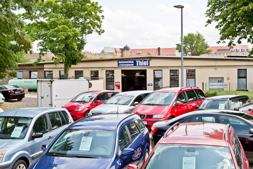 Unser freundliches und kompetentes Verkaufsteam des Fahrzeughandels berät Sie gerne