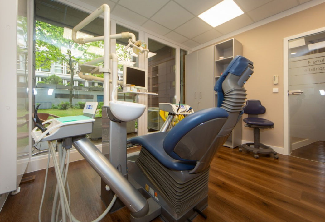 Ansprechpartner für ästhetische Zahnheilkunde, Kieferorthpädie, Prophylaxe und Zahnersatz