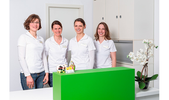 Um Sie als Ergotherapeuten optimal behandeln zu können, haben wir die Fachbereiche untereinander aufgeteilt. Durch regelmäßige Fortbildungen sichern wir die Qualität unserer Arbeit. Um Sie als Ergotherapeuten optimal behandeln zu können, haben wir die Fachbereiche untereinander aufgeteilt. Durch regelmäßige Fortbildungen sichern wir die Qualität unserer Arbeit.