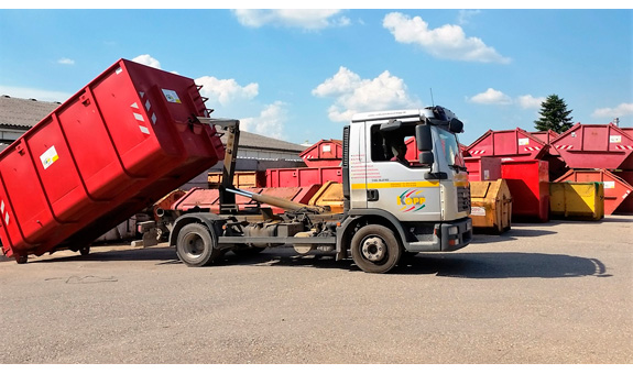 auch Industrieabfallbeseitigung mit Absetzcontainern oder Abrollcontainern