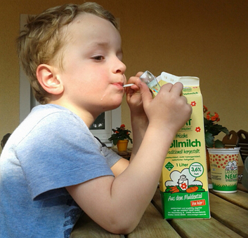 Das Beste für unsere Kids - Schulmilch für einen Kuh-len Schultag! Das Beste für unsere Kids - Schulmilch für einen Kuh-len Schultag!