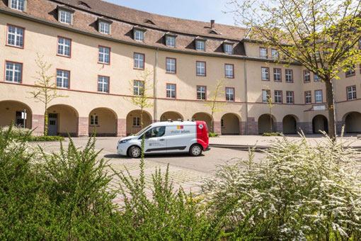 Unser Repertoire umfasst neben allen gängigen Malertechniken vor allem hochwertige Verfahren im Außen- und Innenbereich. Unser Repertoire umfasst neben allen gängigen Malertechniken vor allem hochwertige Verfahren im Außen- und Innenbereich.