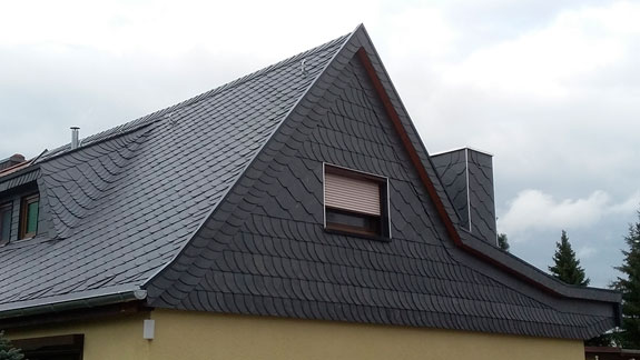 Wir sind gerne ihr Spezialist für Dachdeckung, Dämmung und Fassaden.