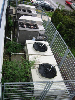 Kaltwassersatz-Kühlsysteme mit energiesparendem Freikühler Kaltwassersatz-Kühlsysteme mit energiesparendem Freikühler