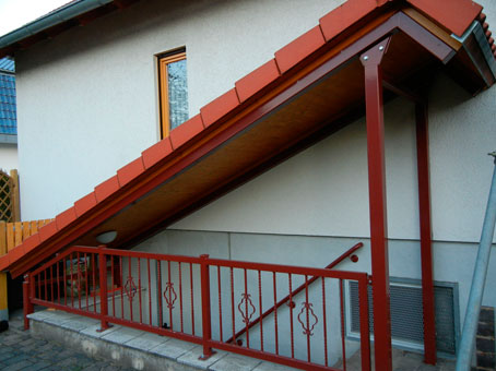 Geländer mit Überdachung für Kellertreppe