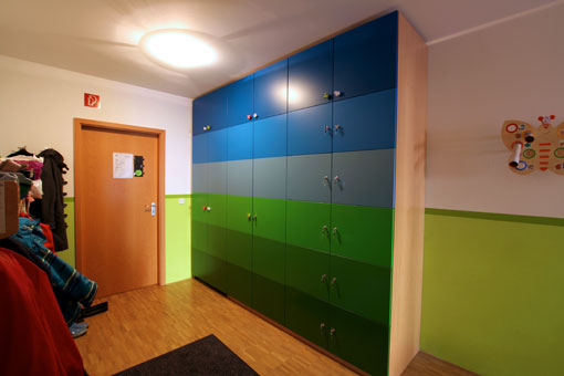 Schrankwand in einem Kindergarten Schrankwand in einem Kindergarten