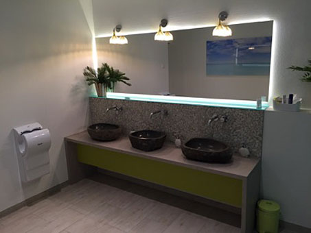 WC-Einrichtung einer Event-Location WC-Einrichtung einer Event-Location