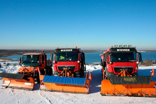 Unsere insgesamt 7 Großräumgeräte von 2 - 3,20 m Räumbreite kommen im Winterdienst zum Einsatz.