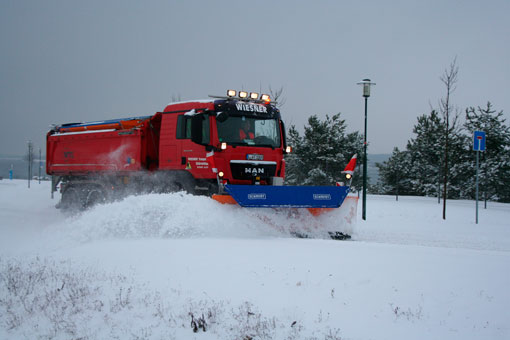 Für Unternehmen und öffentliche Auftraggeber führen wir umfangreiche Winterdienstleistungen durch.