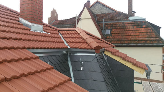 Dacheindeckungen mit verschiedenen Materialien Dacheindeckungen mit verschiedenen Materialien