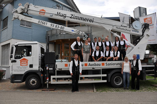 Unsere Mitarbeiter sind unser höchstes Gut! Wir sind ein leistungsstarker Familienbetrieb, der über eine mehr als 100-jährige Erfahrung im Zimmererhandwerk verfügt und gerne für Sie arbeitet.