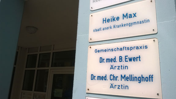 Seit mehr als 25 Jahren sind wir im Stühlinger in der Egonstrasse 25, im Ärztehaus der Dres. med. Mellinghof und Ewert zu finden.