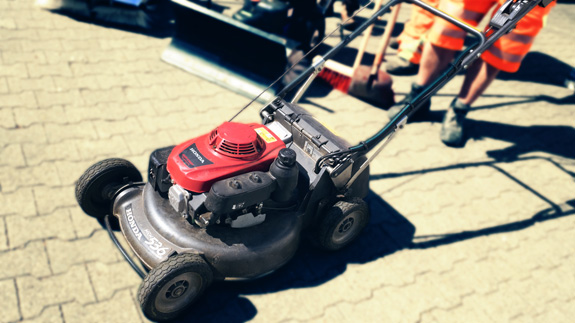 Ihr professioneller Dienstleistungspartner für Garten- und Grundstückspflege, Kehrwochen und Hausmeisterdienste Ihr professioneller Dienstleistungspartner für Garten- und Grundstückspflege, Kehrwochen und Hausmeisterdienste