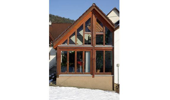 Sie ärgern sich über die intensiven Erhaltungs- und Streicharbeiten Ihrer Holzfenster? Wir bieten Ihnen eine kostengünstige Renovierung Sie ärgern sich über die intensiven Erhaltungs- und Streicharbeiten Ihrer Holzfenster? Wir bieten Ihnen eine kostengünstige Renovierung