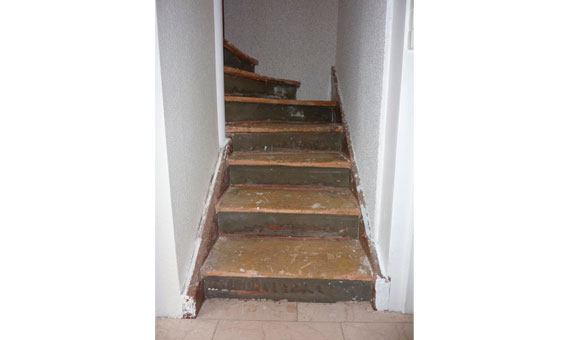 ür den Fall, dass Ihre Treppe durch ausgetretene Stufen und abgenutzte Kanten Risiken für Familie darstellt hilft Ihnen die PORTS Treppenrenovierung