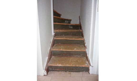 ür den Fall, dass Ihre Treppe durch ausgetretene Stufen und abgenutzte Kanten Risiken für Familie darstellt hilft Ihnen die PORTS Treppenrenovierung ür den Fall, dass Ihre Treppe durch ausgetretene Stufen und abgenutzte Kanten Risiken für Familie darstellt hilft Ihnen die PORTS Treppenrenovierung
