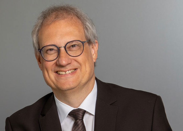 Dr. Oliver Schloz Dr. Oliver Schloz