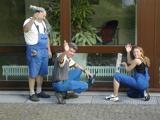 Unsere Mitarbeiter sind engagiert bei ihrer Arbeit Unsere Mitarbeiter sind engagiert bei ihrer Arbeit