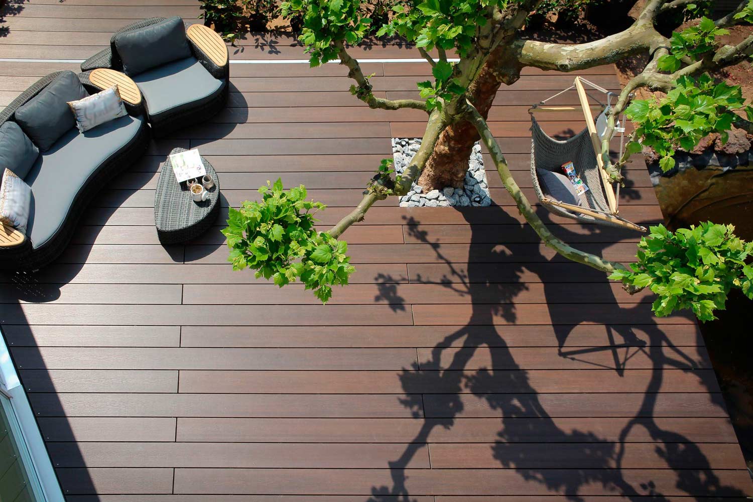 Hochwertige und wetterfeste Gartenholz-Terrasse
