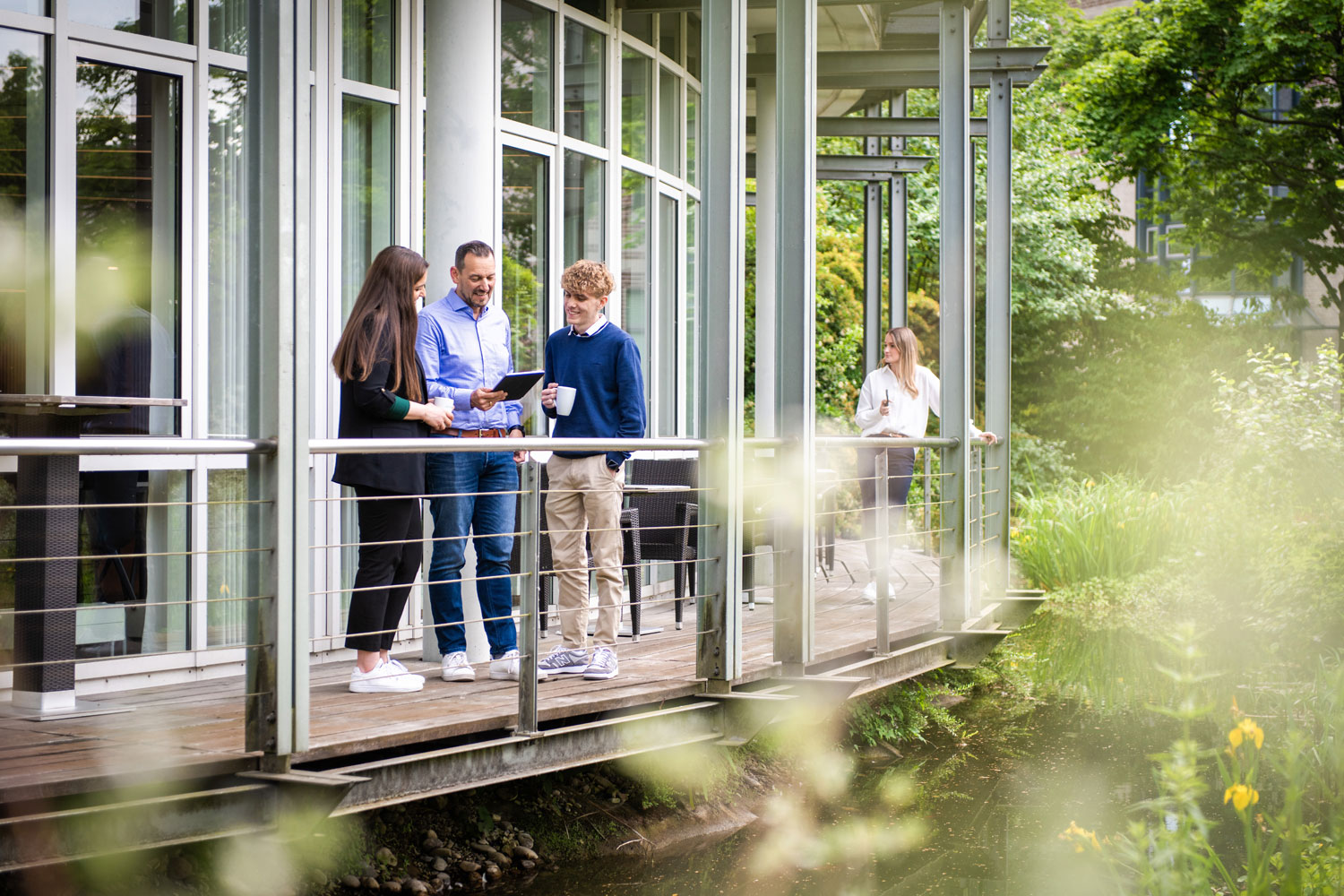 Mit unseren Recruiting Services erreichen Unternehmen aus Handwerk, Medizin, Recht und vielen weiteren Branchen schnell passende Bewerber:innen. Ob Social Recruiting, Stellenbörsen, Berufsorientierung oder unser Bewerberkick: Wir bringen dich mit den richtigen Menschen zusammen.